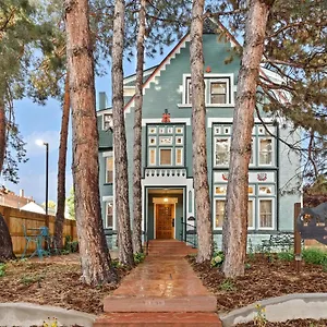 5* Hotel Flora House